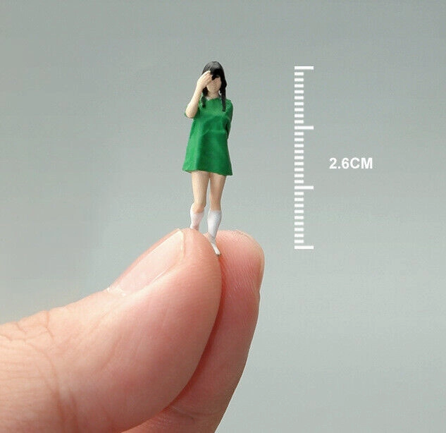 1:64 Painted Figure Mini Model Miniature Resin Diorama Cute Green T-Shirt Girl New Scene