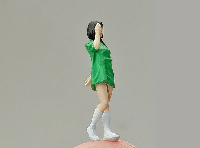 1:64 Painted Figure Mini Model Miniature Resin Diorama Cute Green T-Shirt Girl New Scene