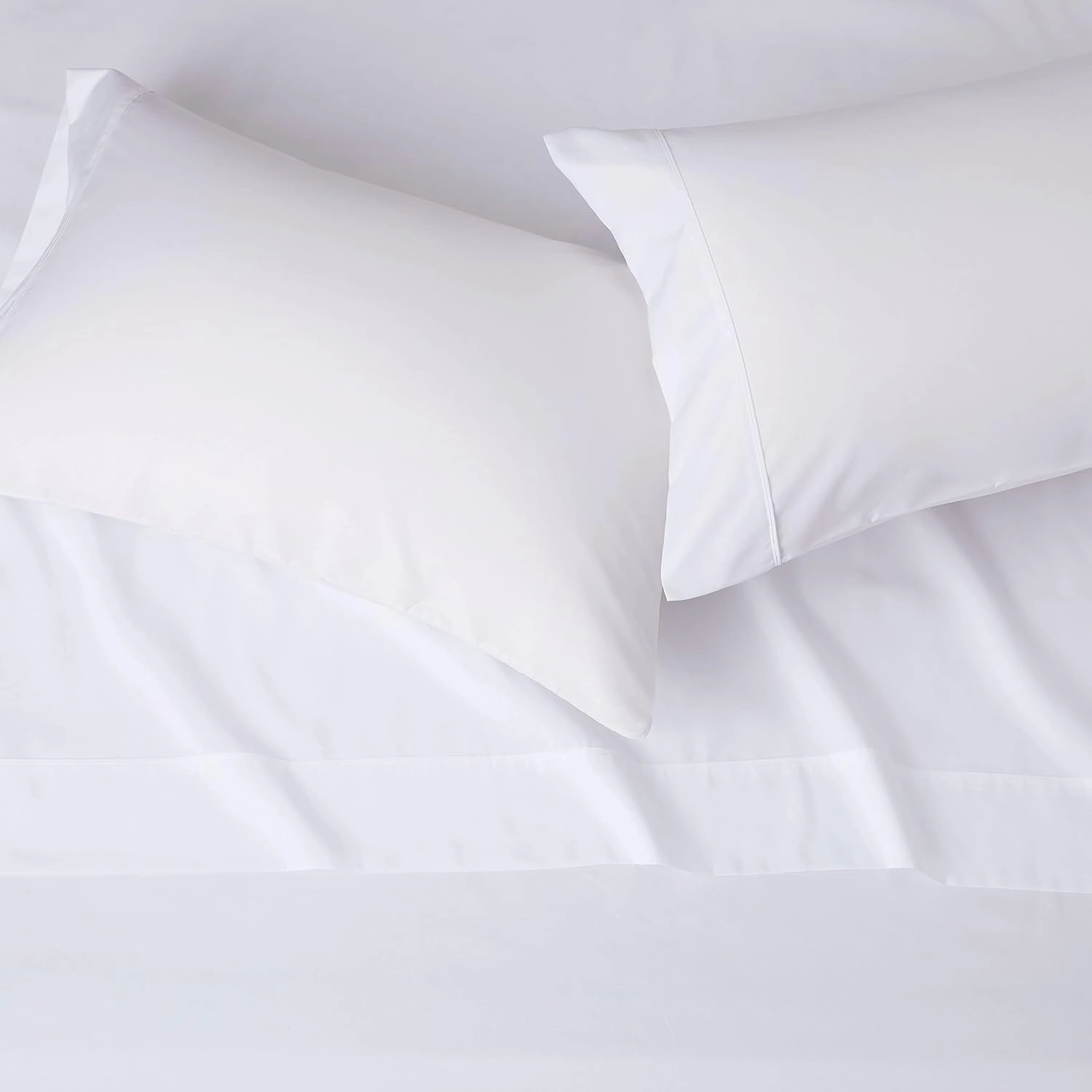 Amazon Basics Lightweight Super Soft, Wrinkle-Free, Easy Care Microfiber 4-Piece Bed Sheet Set with 14-Inch Deep Pockets, Full, Bright White, Solid