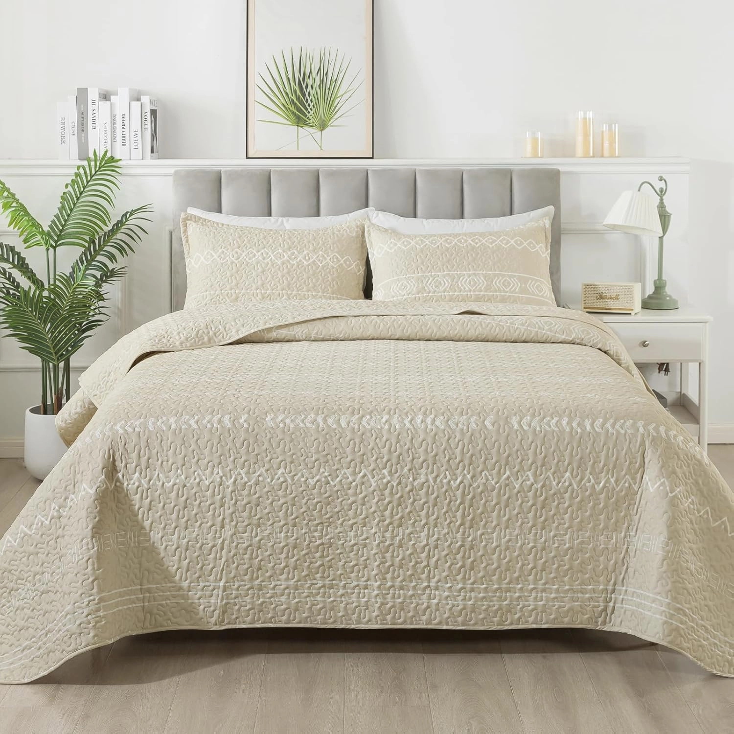 Andency Beige Quilt Set Queen (90x96 Inch), 3 Pieces(1 Striped Triangle Printed Quilt and 2 Pillowcases), Bohemian Summer Lightweight Reversible Microfiber Bedspread Coverlet Sets