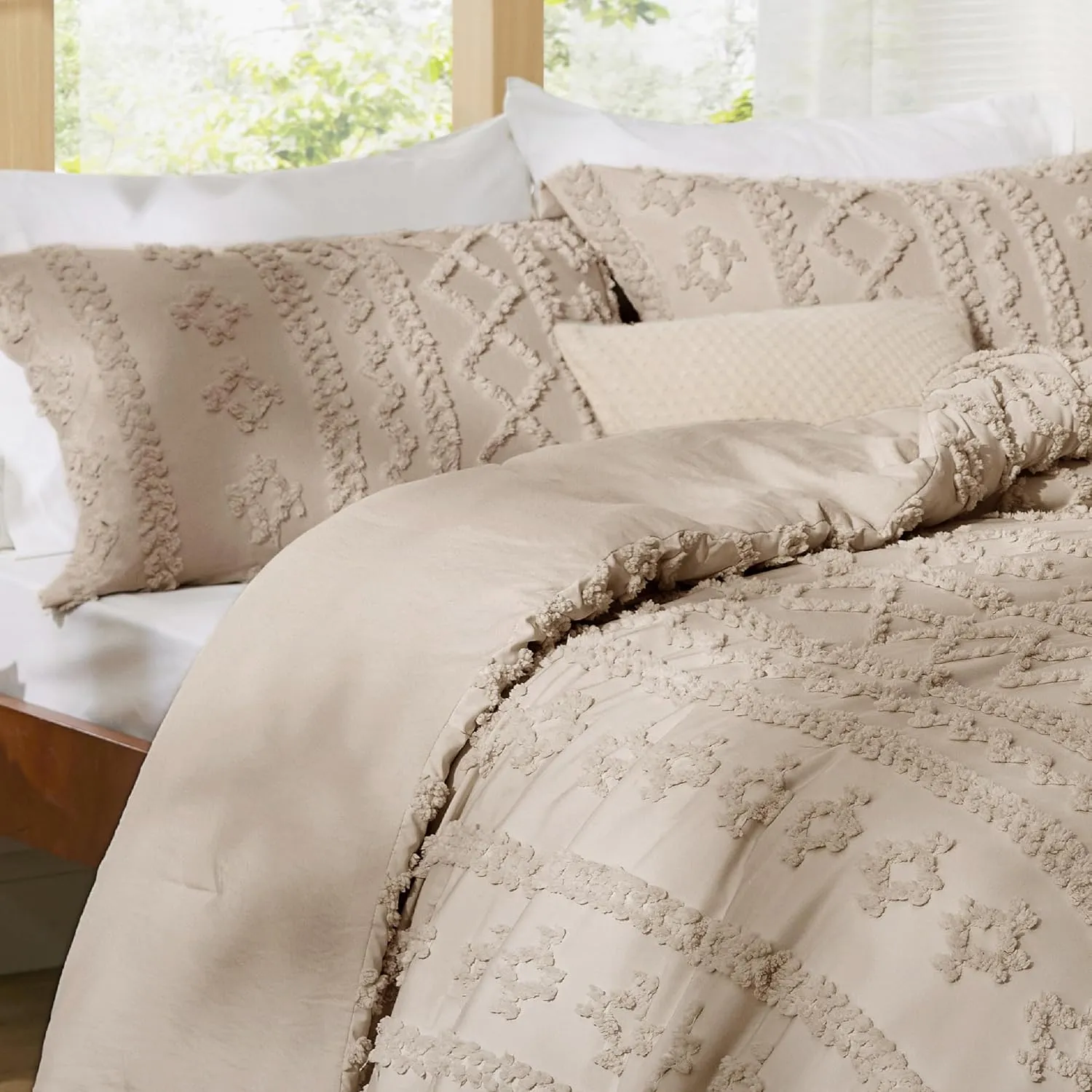 Bedsure Tufted Boho Comforter Set Queen Size - Khaki Boho Bed Set, GentleSoft™ 3 Pieces Farmhouse Shabby Chic Embroidery Bedding, Gifts for Woman, Soft Jacquard Queen Comforter for All Seasons