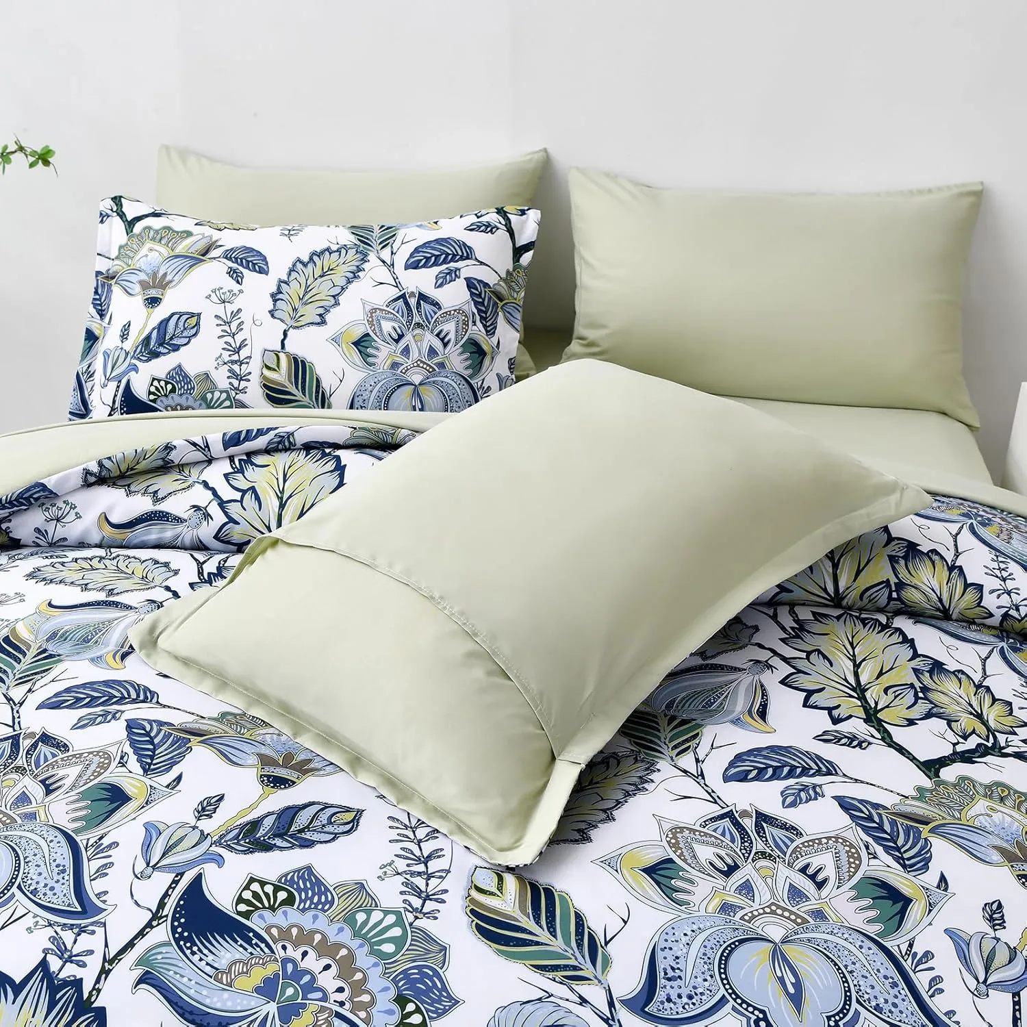 Dinjoy Floral Comforter Set Queen Size 7 Pieces Bed in A Bag Blue Green Botanical Leaves Branch Butterfly Bedding Set (1 Comforter, 1 Flat Sheet, 1 Fitted Sheet,Pillowcases & Pillow Shams)