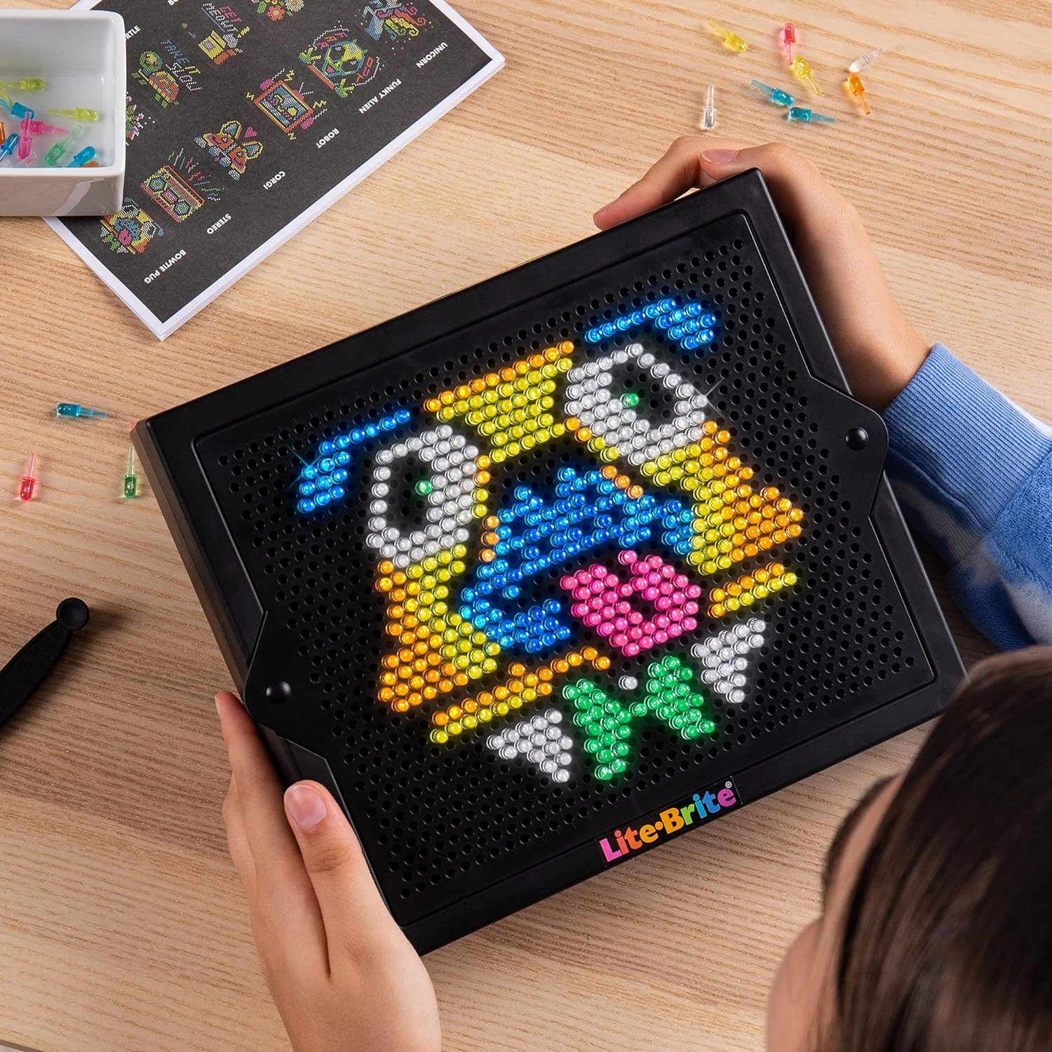 Lite Brite Super Bright HD - Creative Retro Light-Up Screen – Educational Play for Children – Enhances Creativity & Fine Motor Skills, Gift for Boys and Girls Ages 6 