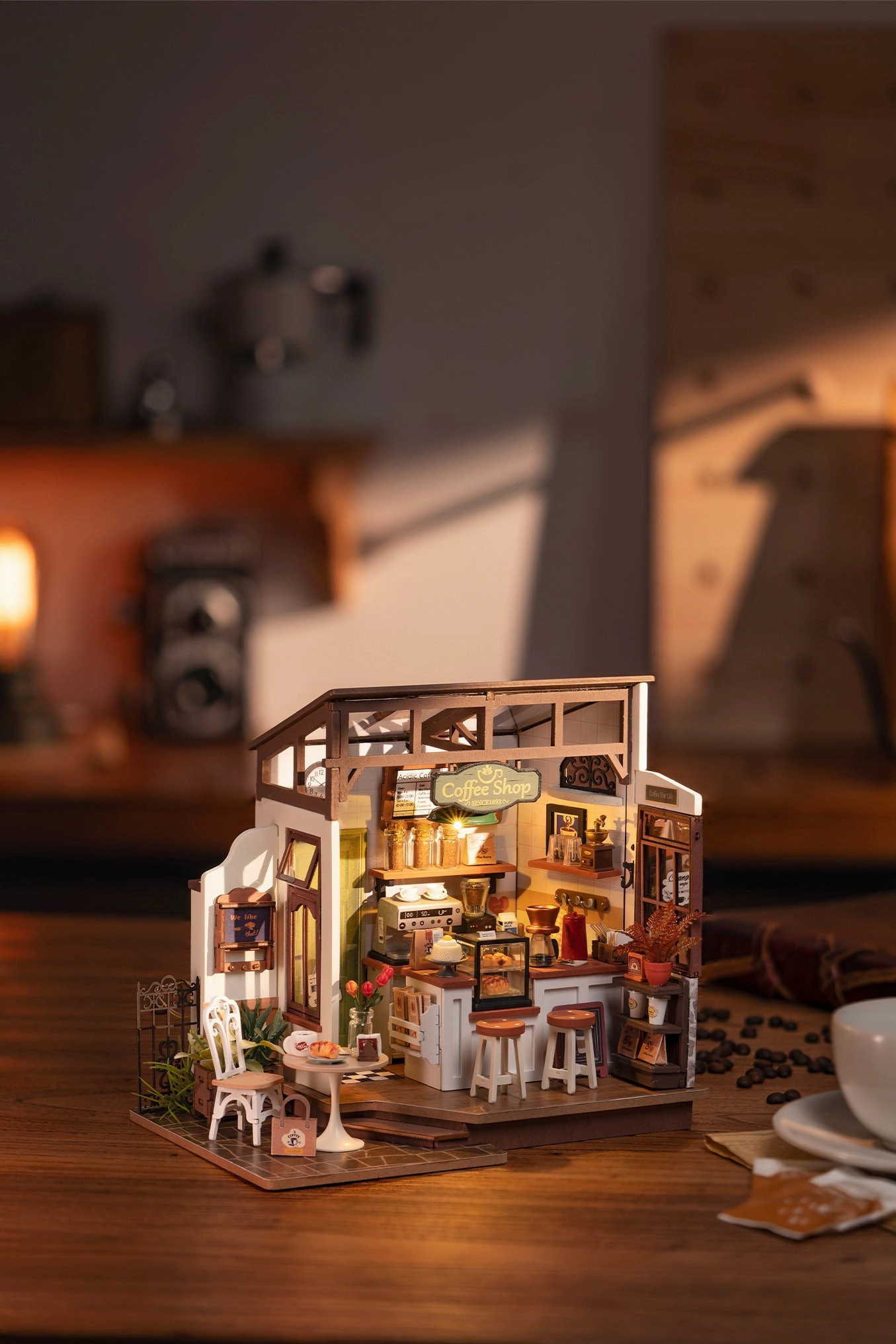 Rolife - Slow Life Café - 1:24 DIY Dollhouse Kit - Medium Level