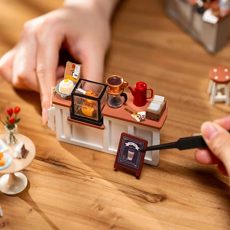 Rolife - Slow Life Café - 1:24 DIY Dollhouse Kit - Medium Level