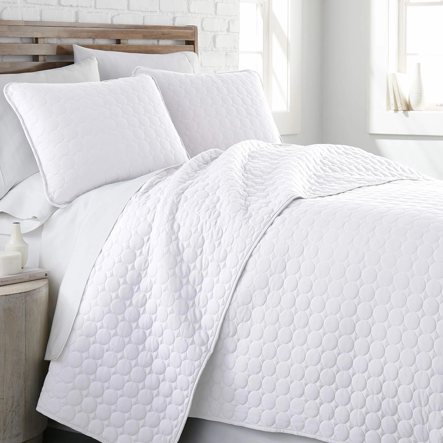 Southshore Fine Living, Inc. King Size White Quilt Bedding Set with 2 Pillow Shams, Hotel Collection Circle-Stitch Design, Quilted Bedspread, California/King Quilt Coverlet, Bright White