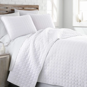 Southshore Fine Living, Inc. King Size White Quilt Bedding Set with 2 Pillow Shams, Hotel Collection Circle-Stitch Design, Quilted Bedspread, California/King Quilt Coverlet, Bright White