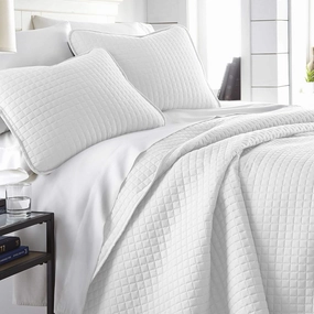 Southshore Fine Living, Inc. White Queen Quilt Bedding Set, Oversized Quilts Queen Size, Pet Hair Resistant Bedding, Coverlet Set with 2 Pillow Shams, Full Size Bedspread, Bright White