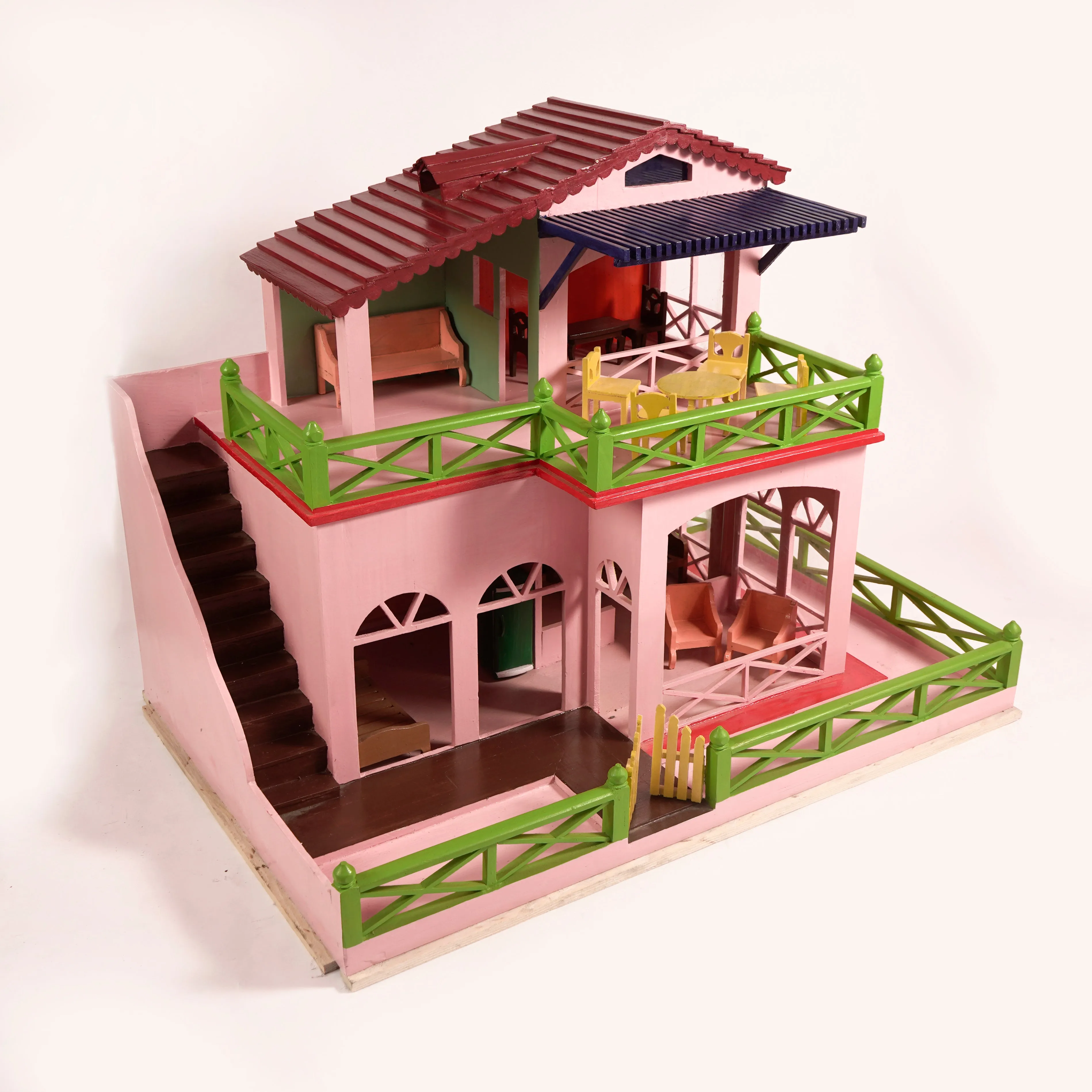 WOODEN FARMHOUSE