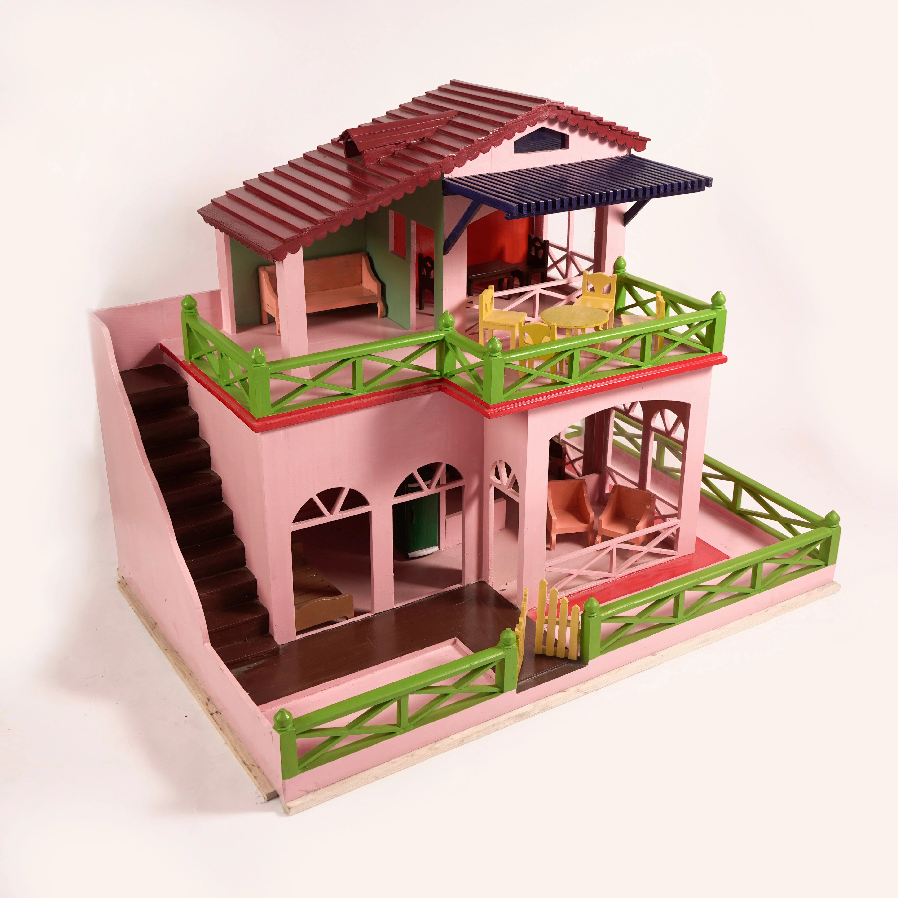 WOODEN FARMHOUSE